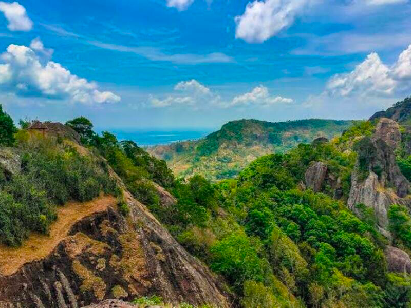 Pemandangan alam karst Gunung Sewu di Gunungkidul sebagai bagian dari Geopark Jogja