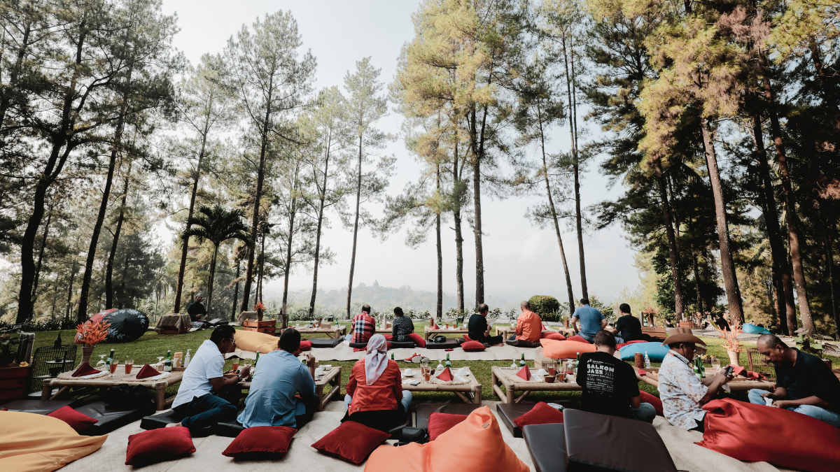 Sarapan di Bukit Dagi dalam Program Borobudur Sunrise PT TWB