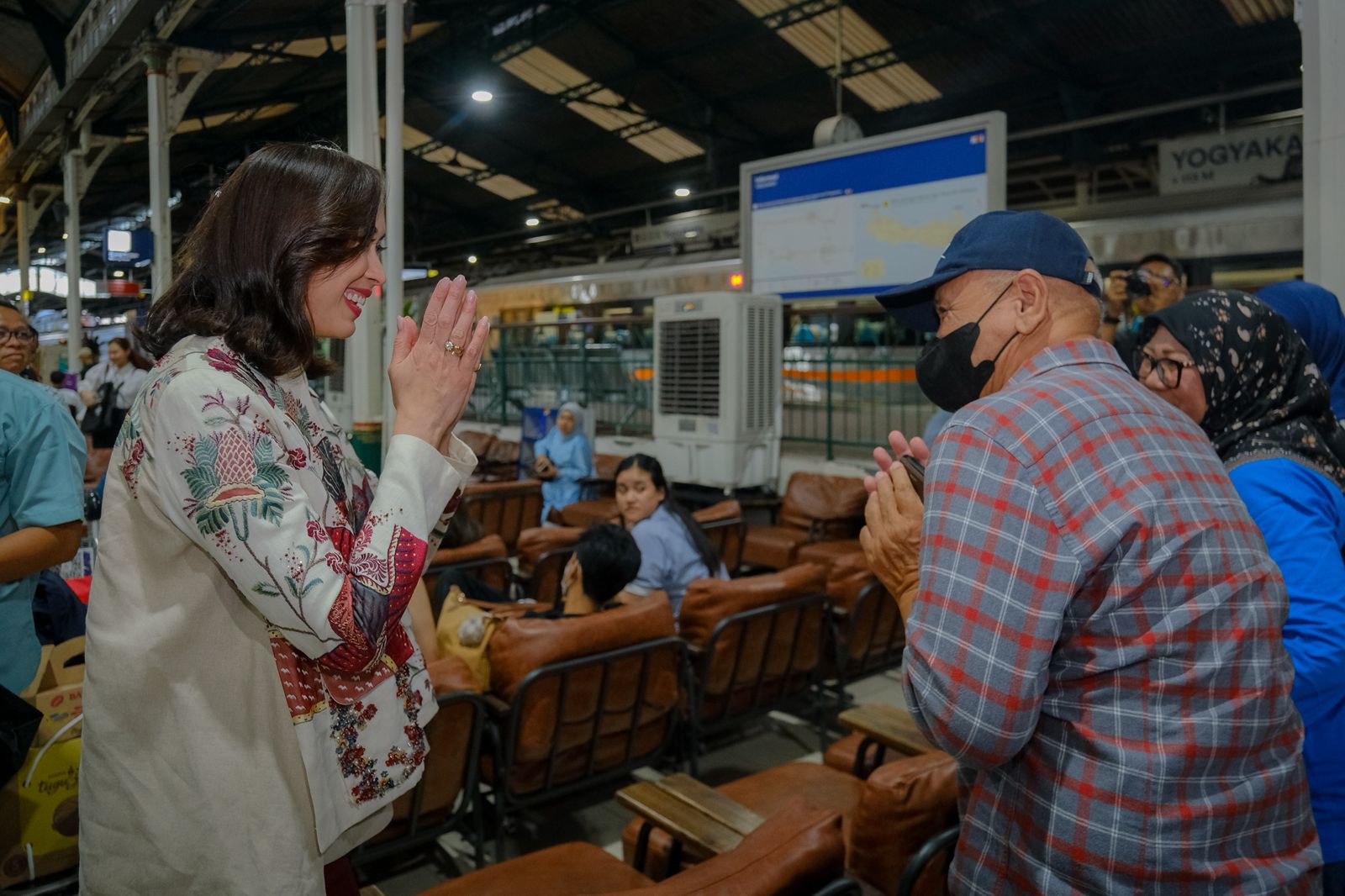 Menteri Pariwisata meninjau Stasiun Tugu Yogyakarta guna memastikan kelancaran layanan menjelang libur sekolah