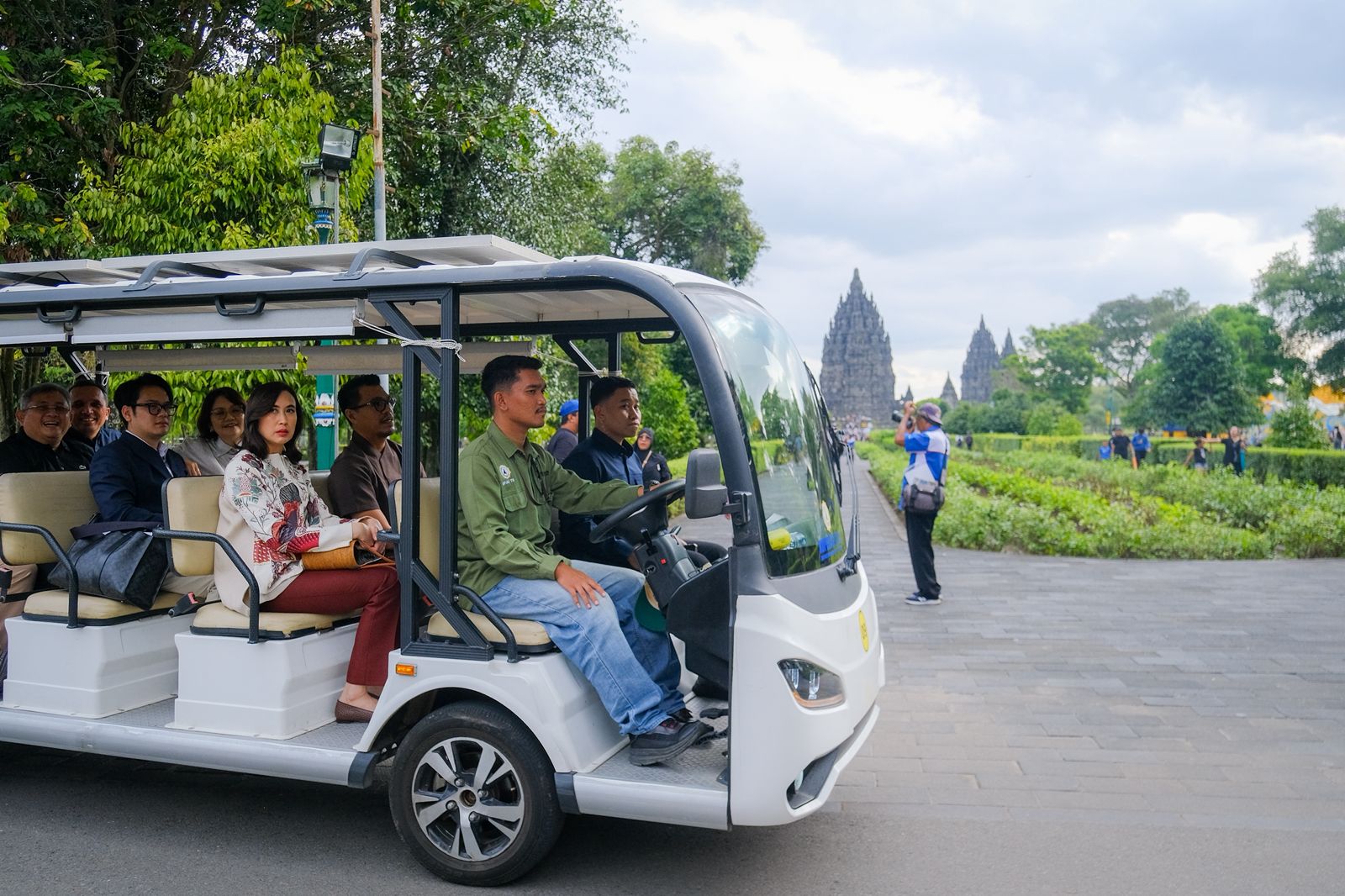 Menteri Pariwisata meninjau Stasiun Tugu Yogyakarta guna memastikan kelancaran layanan menjelang libur sekolah