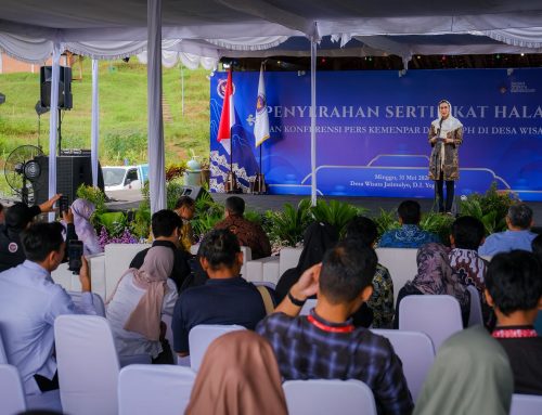 Menpar Serahkan Sertifikat Halal di Jatimulyo, Akselerasi Daya Saing Global Desa Wisata Indonesia