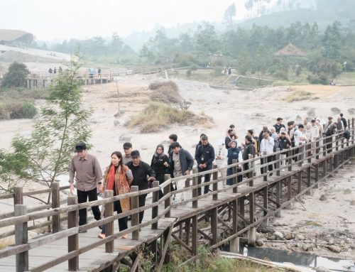 Wamenpar Tinjau Layanan Libur Sekolah di Dieng