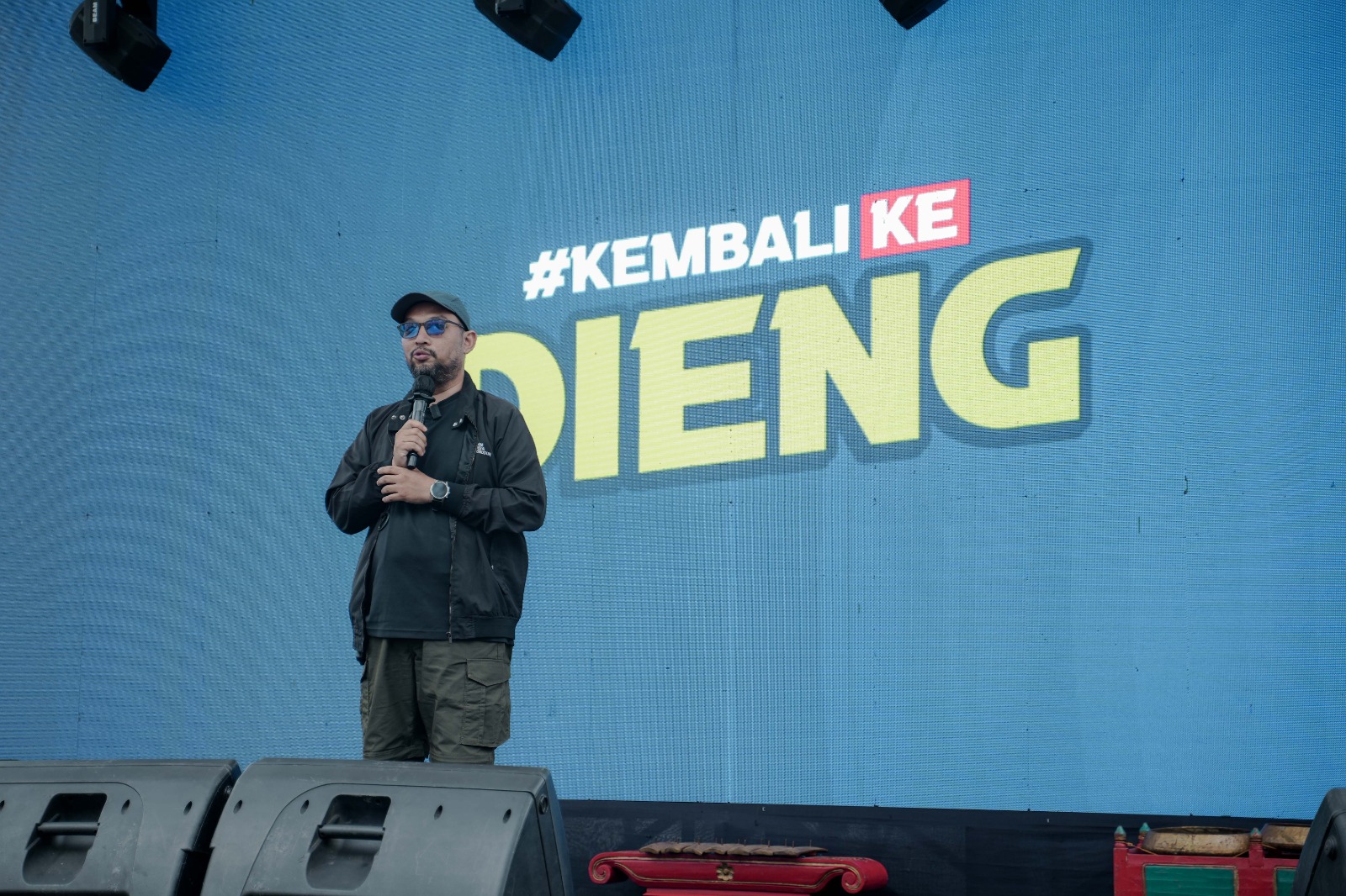 Kepala-Divisi-Pemasaran-BPOB-Ricky-Harris-Fadillah-bersama-panitia-DCR-2026