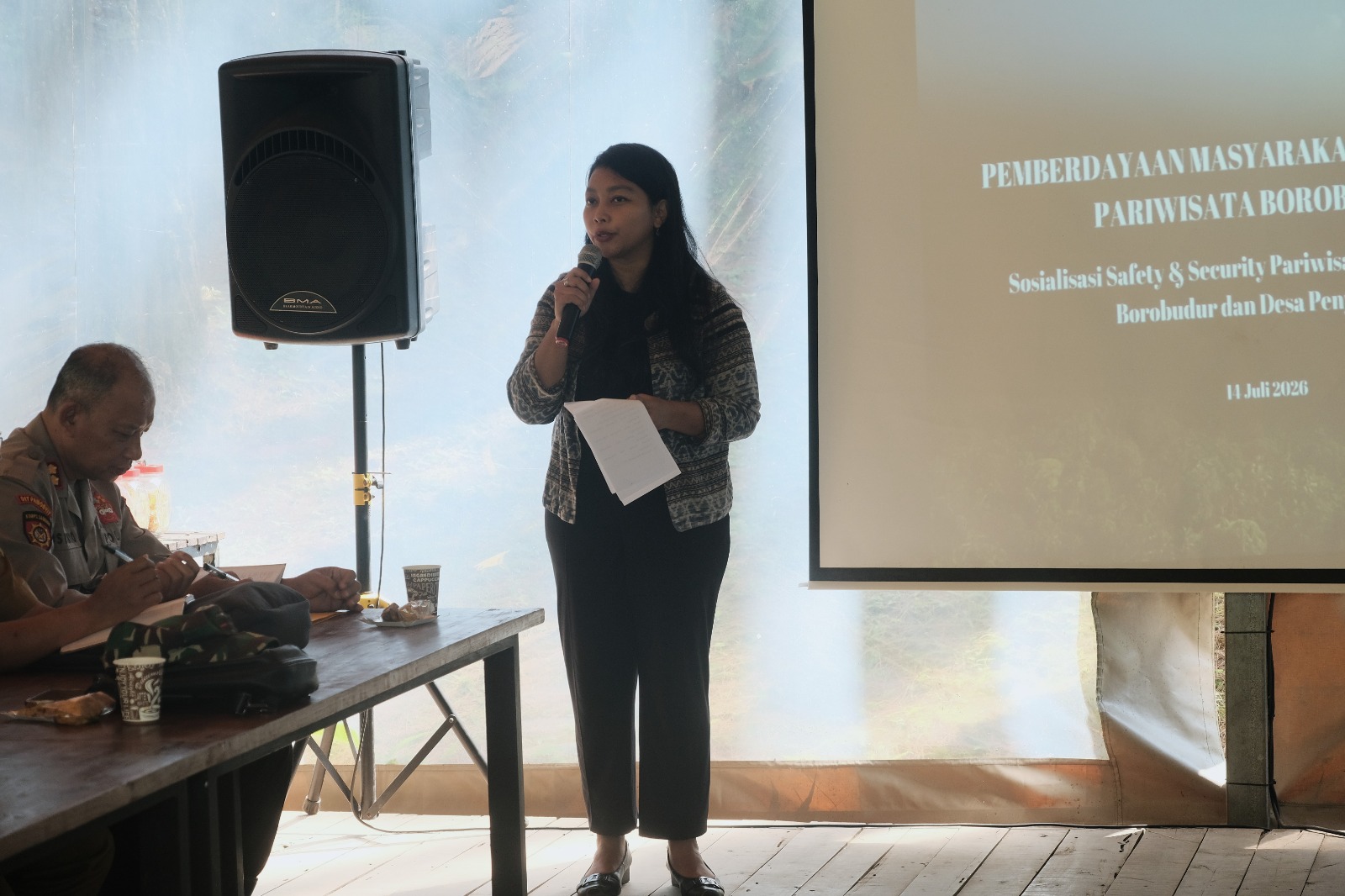 Direktur Destinasi BPOB Neysa Amelia memberikan sambutan dalam Sosialisasi Safety dan Security BPOB di DeLoano Glamping Purworejo.