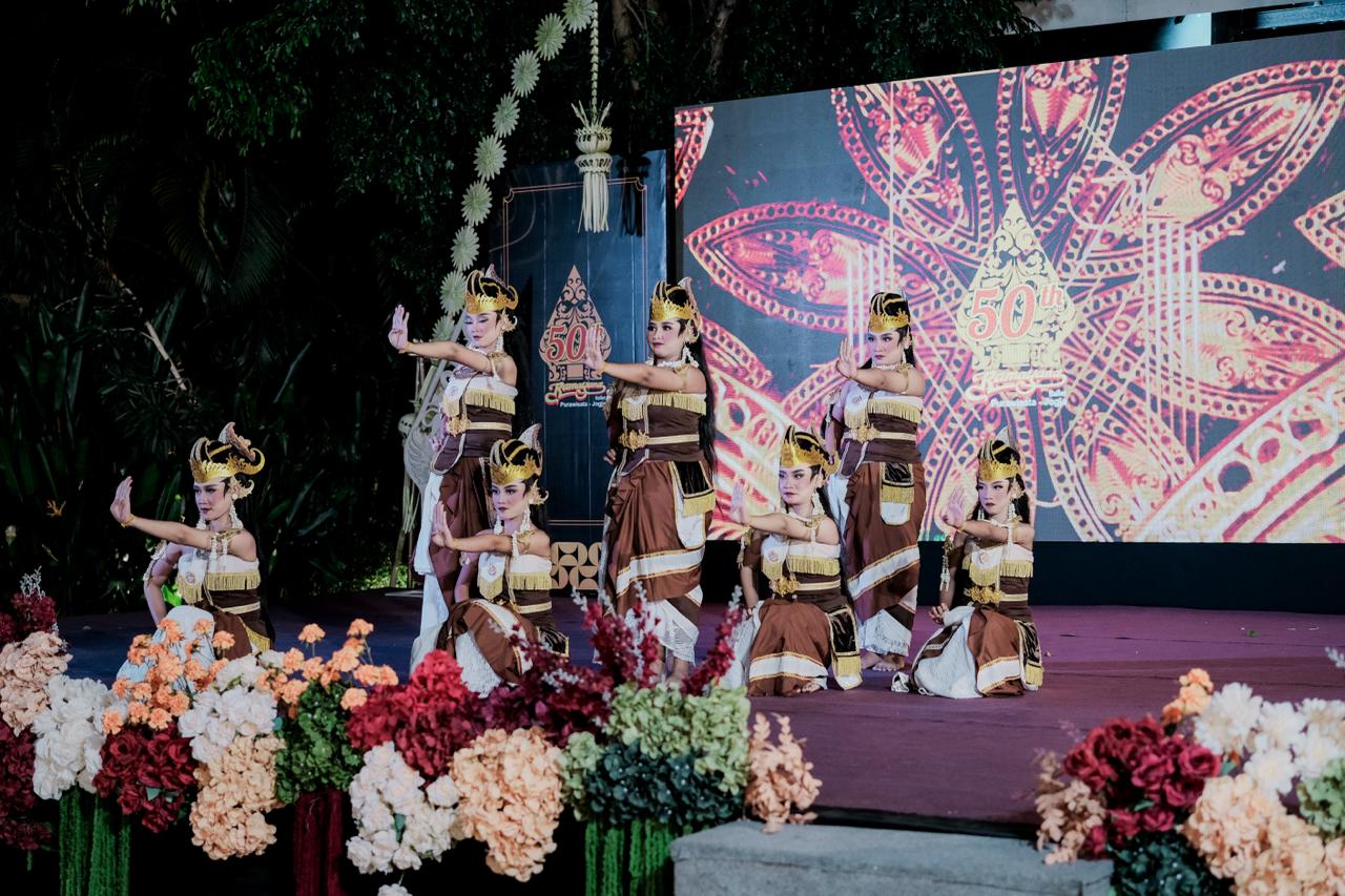 Penampilan seni kolosal "Ramayana Magnificent Performance" dalam rangkaian acara 50 tahun Ramayana Ballet Purawisata.