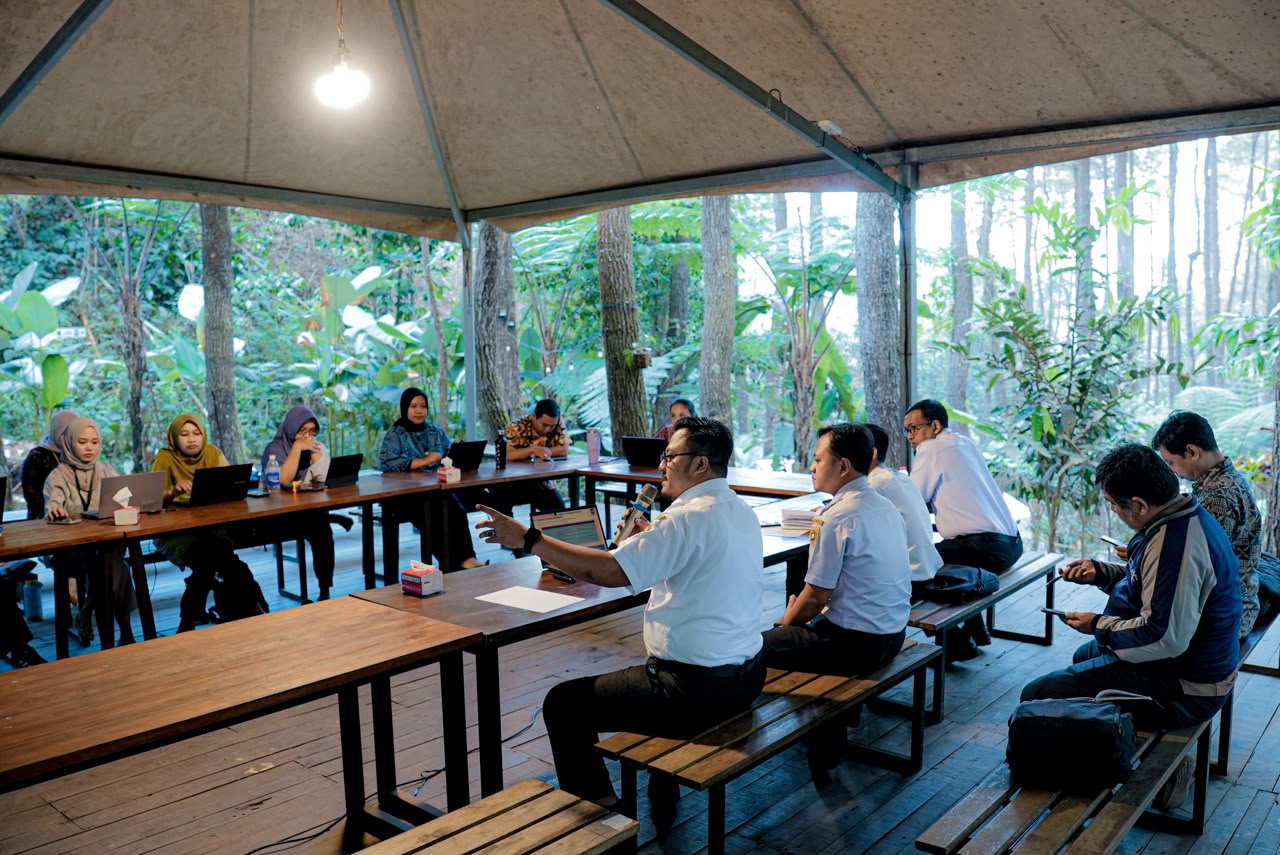 Suasana rapat koordinasi antara jajaran Badan Pelaksana Otorita Borobudur (BPOB) dan BPKPAD Kabupaten Purworejo mengenai kepatuhan pajak daerah.