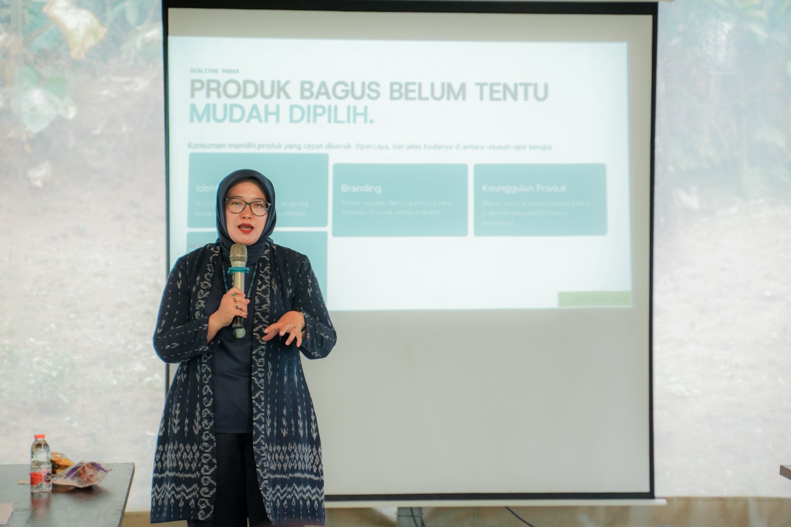 I Putu Hardani Hesti Duari dalam BPOB Dampingi Pelaku Usaha Desa Penyangga Perkuat Identitas Produk Pariwisata